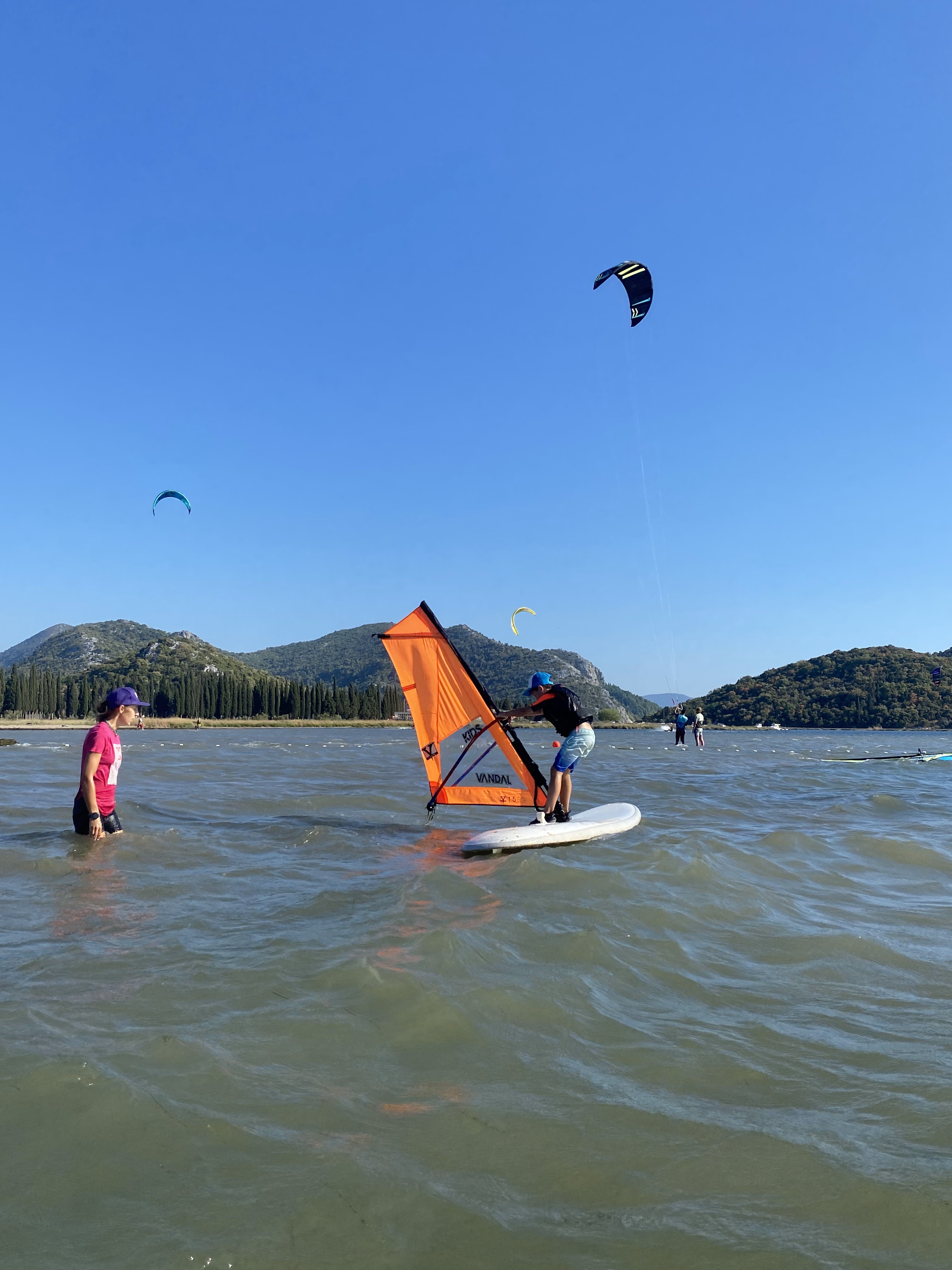 Wakacje 2022 z dziećmi, windsurfing